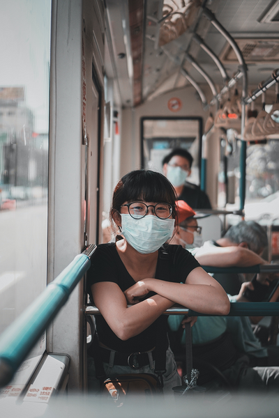 [Translate to English (US):] Public transportation during a pandemic | Photo by Lisanto, Unsplash 
